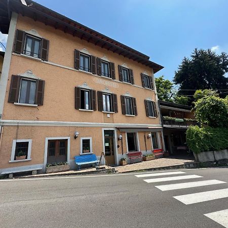La Locanda Dell'Oreste Dizzasco Eksteriør billede